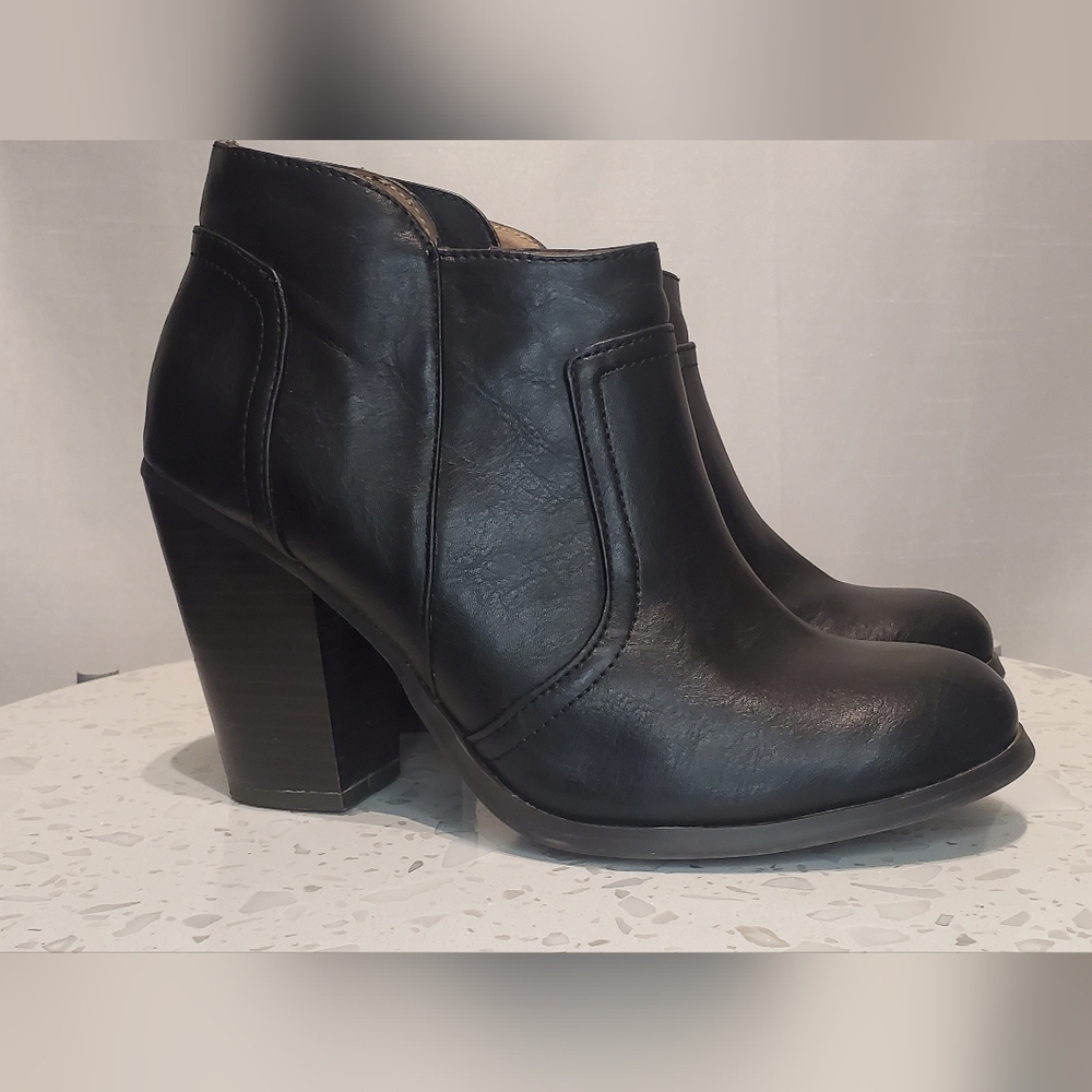 Size 8 Black Merona Heeled Boots